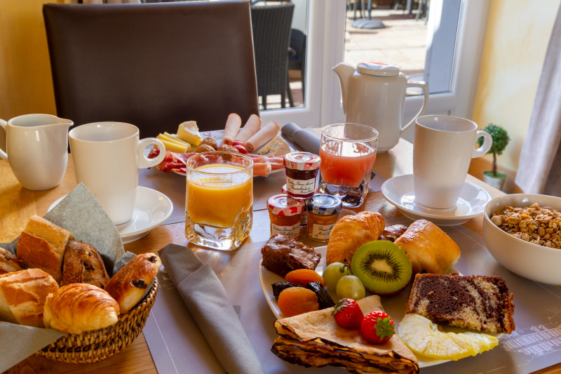 Hotel 3 étoiles Yvelines, Montfort-l'Amaury - Petit-déjeuner Yveliens - Hôtel Saint Laurent
